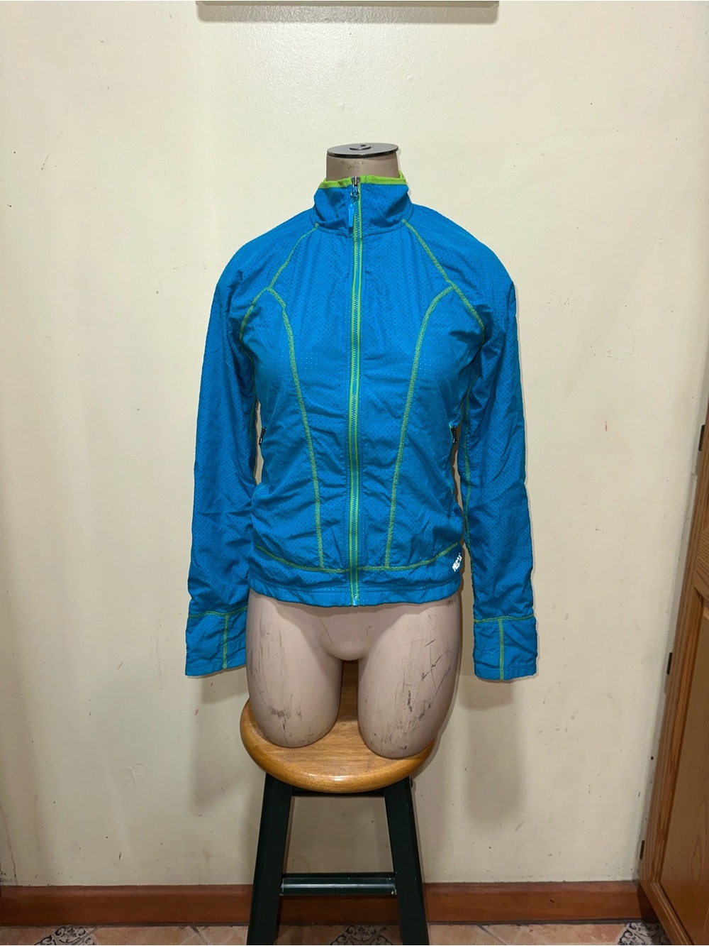 Woman’s Marmot ventilated zip-up jacket long sleeve full zip